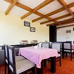 OYO 24825 Hotel Sholas Residency