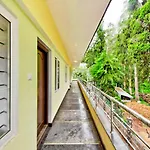 Fabhotel New Star Cottages