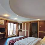 Hotel Alakapuri