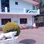 R J Inn Hotel