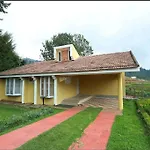 Rustic 3-Br Villa W/ Front & Back Yards In The Mountains