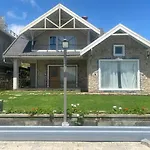 Willo Stays Lake View Luxury Villa