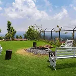 Stayvista At The Lilly Ooty With Breakfast