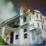 Bob\'S White House Ooty