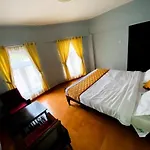 Bob\'S White House Ooty