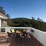 Stayvista At Peak Point With Breakfast