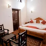Lakefront Home Hotel