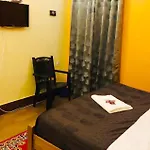 Aysha Home Stay - 7B