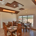 Fabhotel Srj\'S Thaneesh Southwick