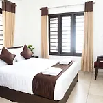 Oyo 13915 Albis Ville