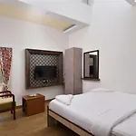 Stayvista At Villa Sullivan With Heater & Indoor-Outdoor Games