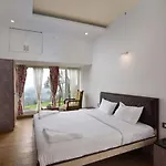 Stayvista At Villa Sullivan With Heater & Indoor-Outdoor Games