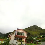 Oyo 15479 Vista Suites Kalatty