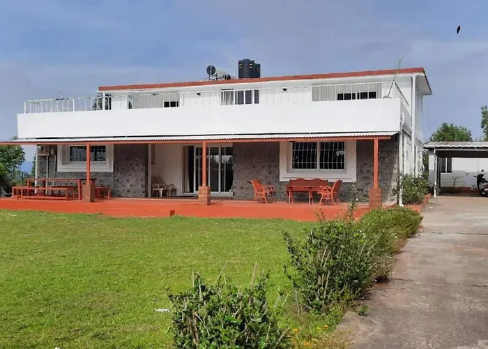 Mountain Top Holidays Home, Ooty