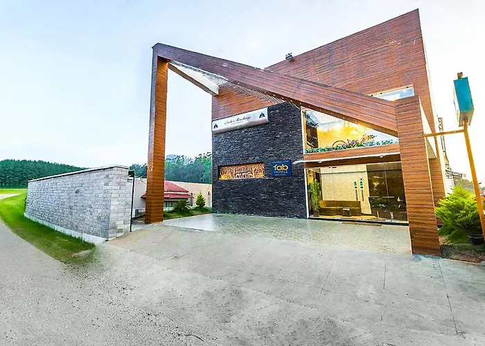 OYO 24825 Hotel Sholas Residency