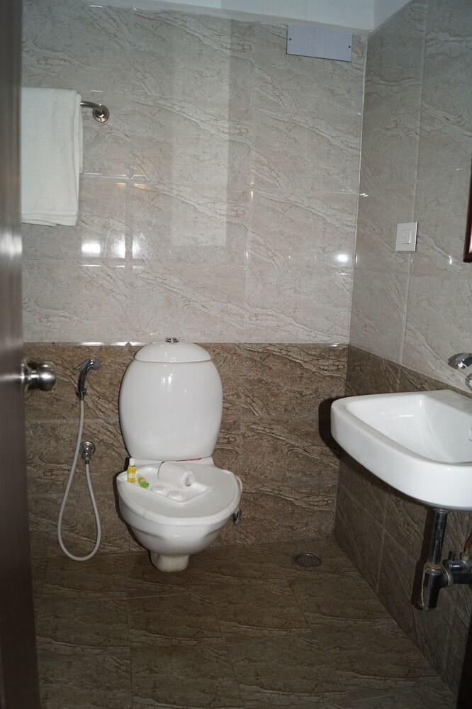 Hotel Vinayaga By Poppys, 3*