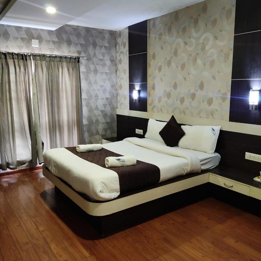 The Majestic Crown 2* Ooty