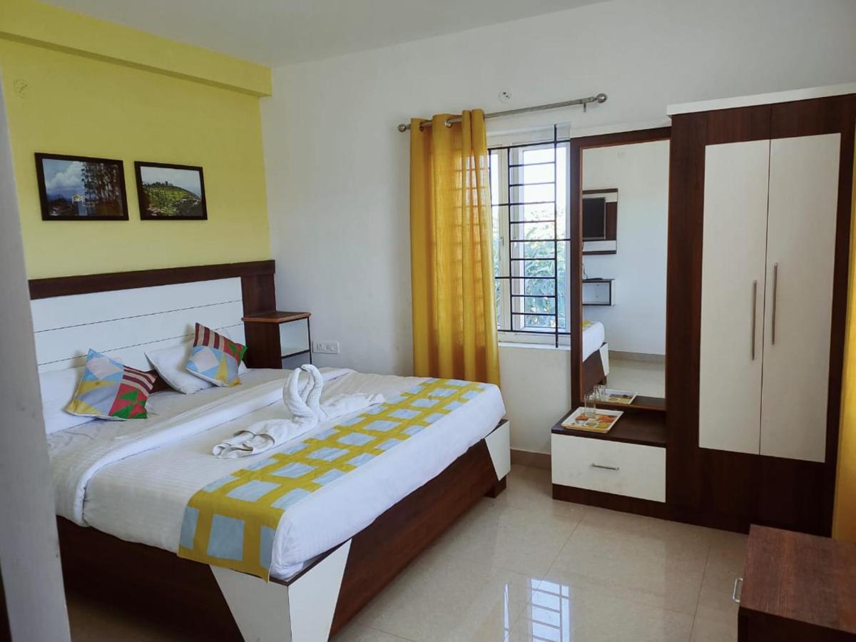 Resort Brown Tree *