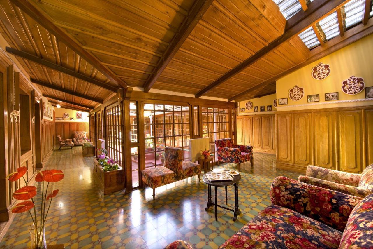Welcomheritage Fernhills Royal Palace Hotel *