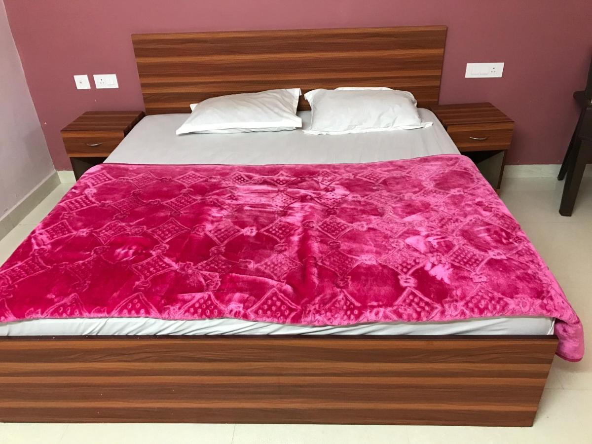 Hotel Happystay And *