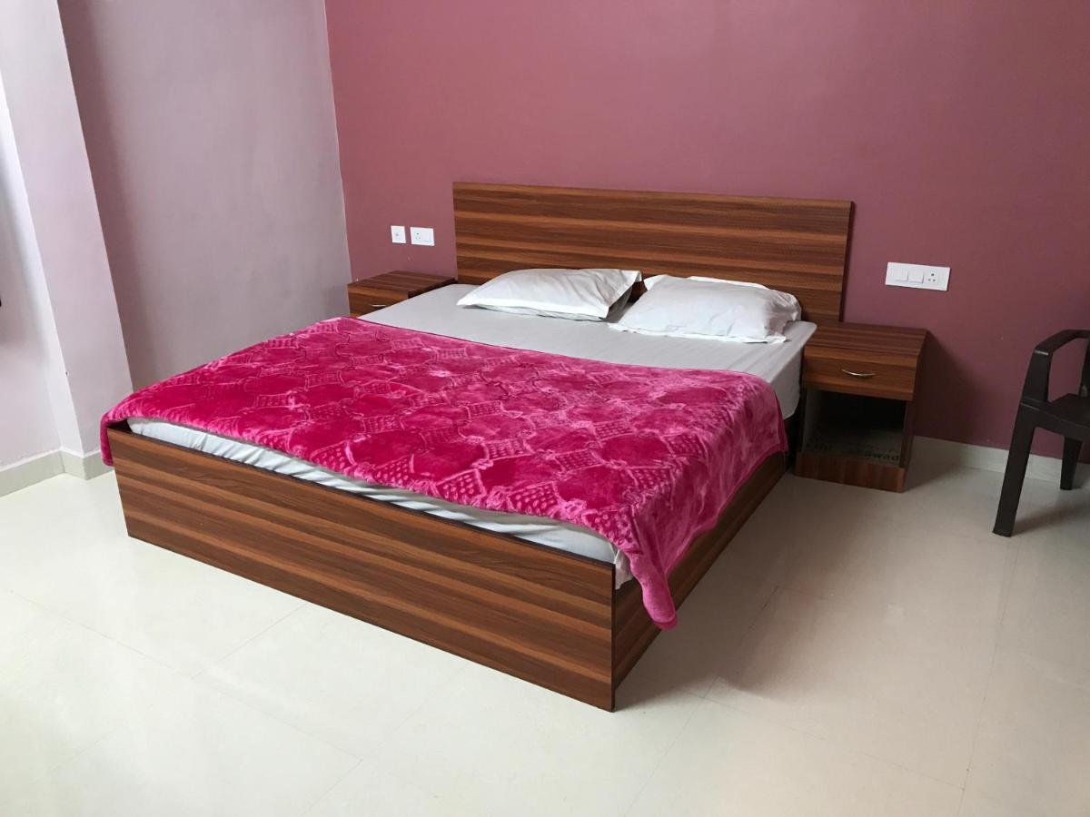 Hotel Happystay And *