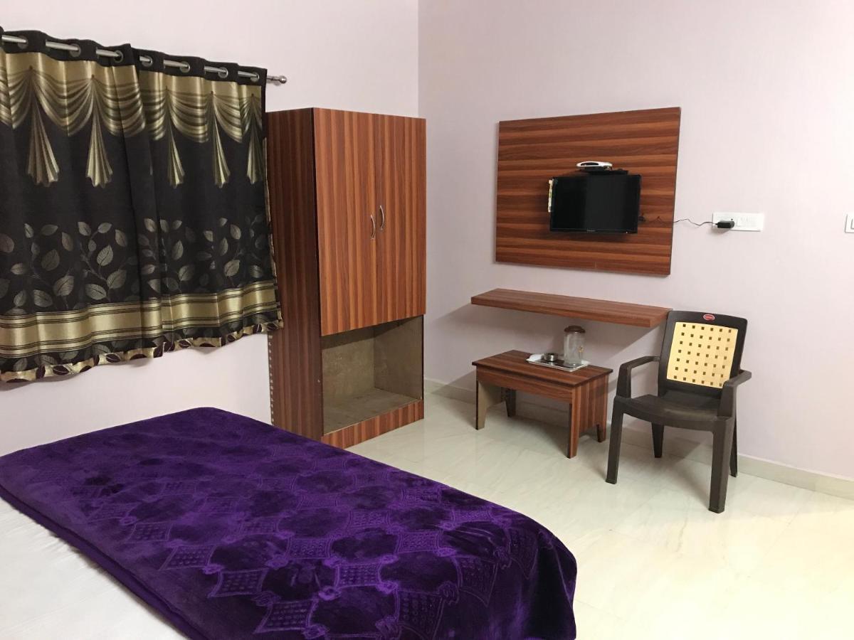 Hotel Happystay And Ooty