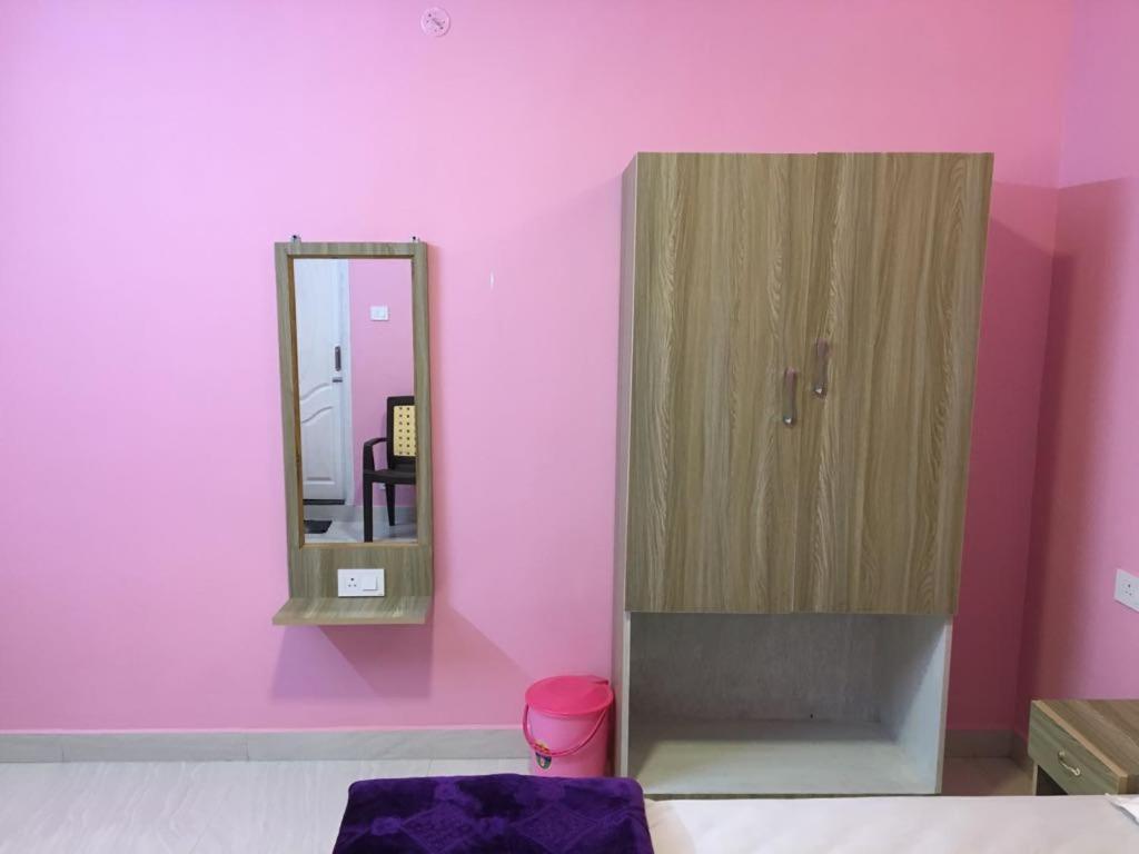 Hotel Happystay And *