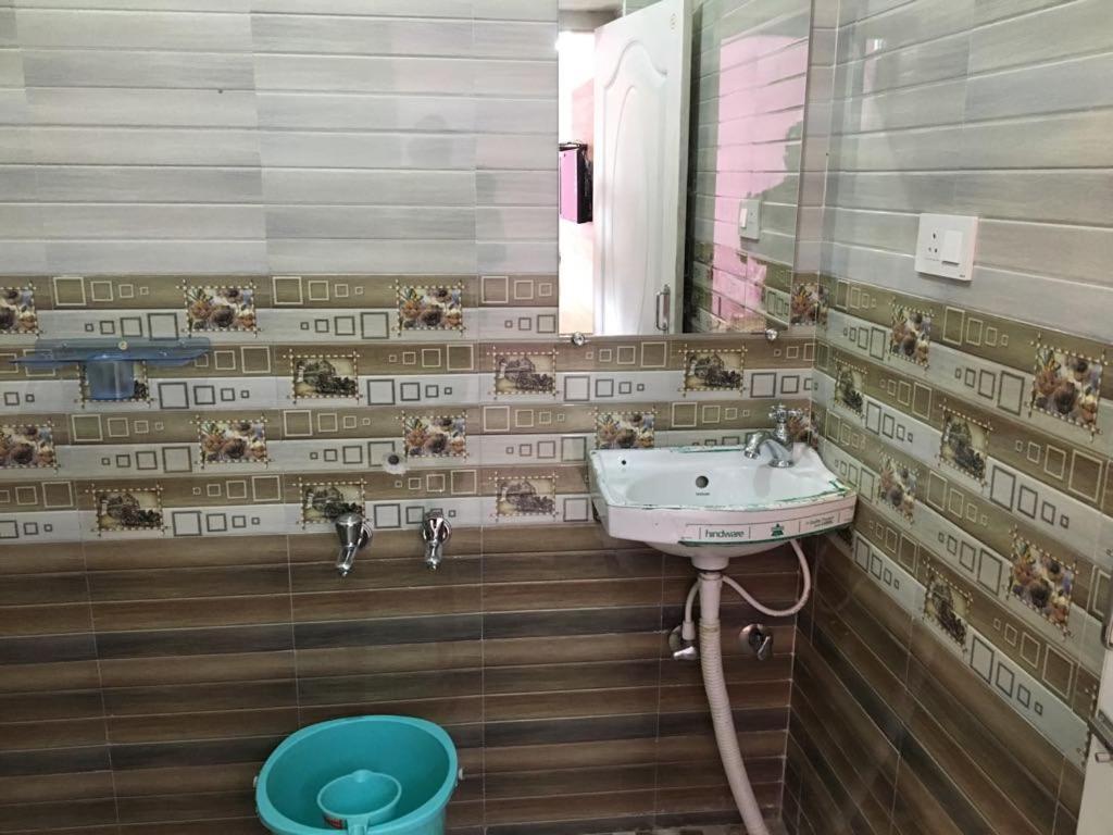 Hotel Happystay And *