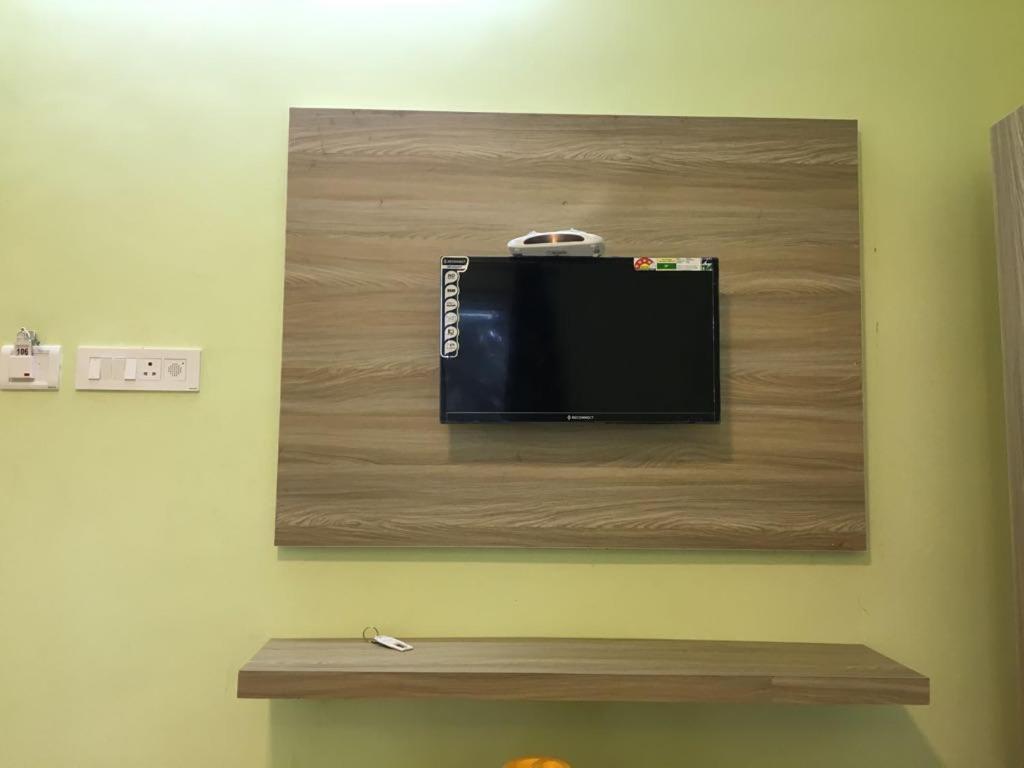 Hotel Happystay And *