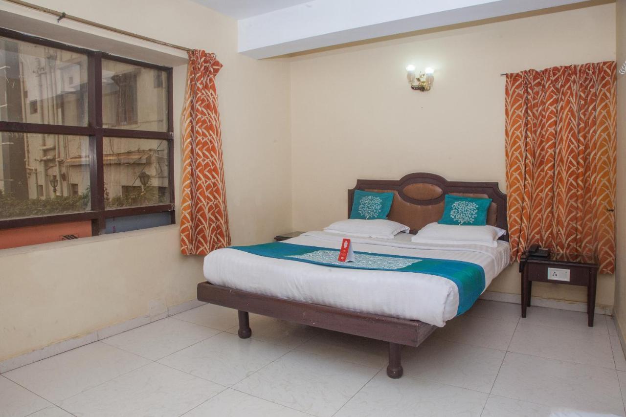 Oyo 12357 Nilgiris Hotel