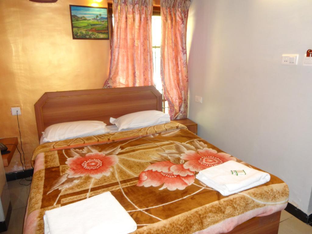 Apple Residency Hotel 2*