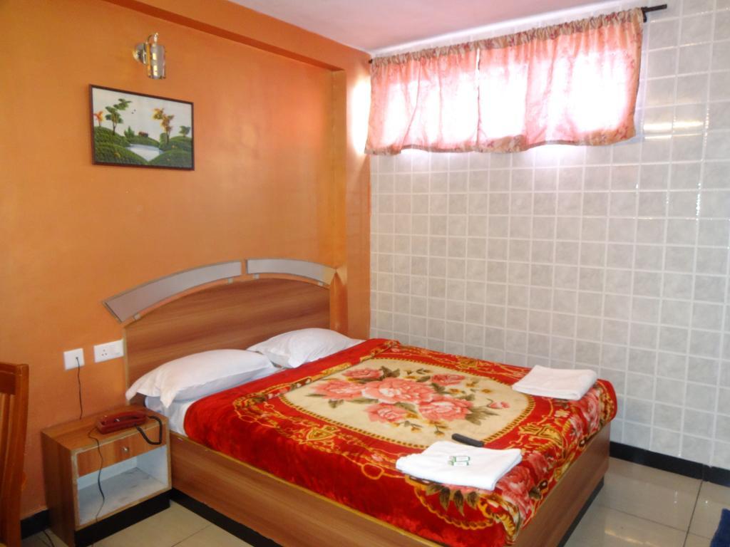 Apple Residency Hotel 2*