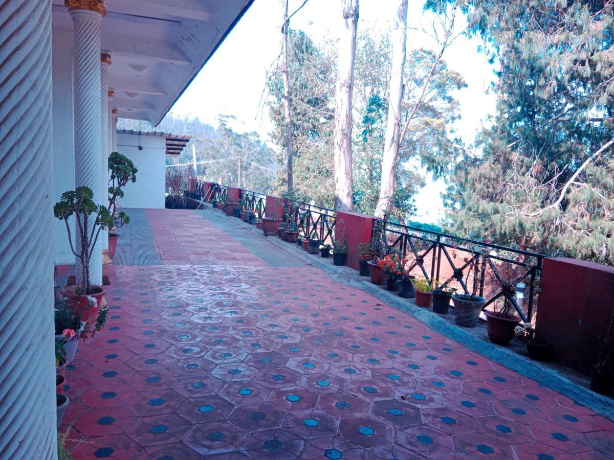 R J Hotel 2*
