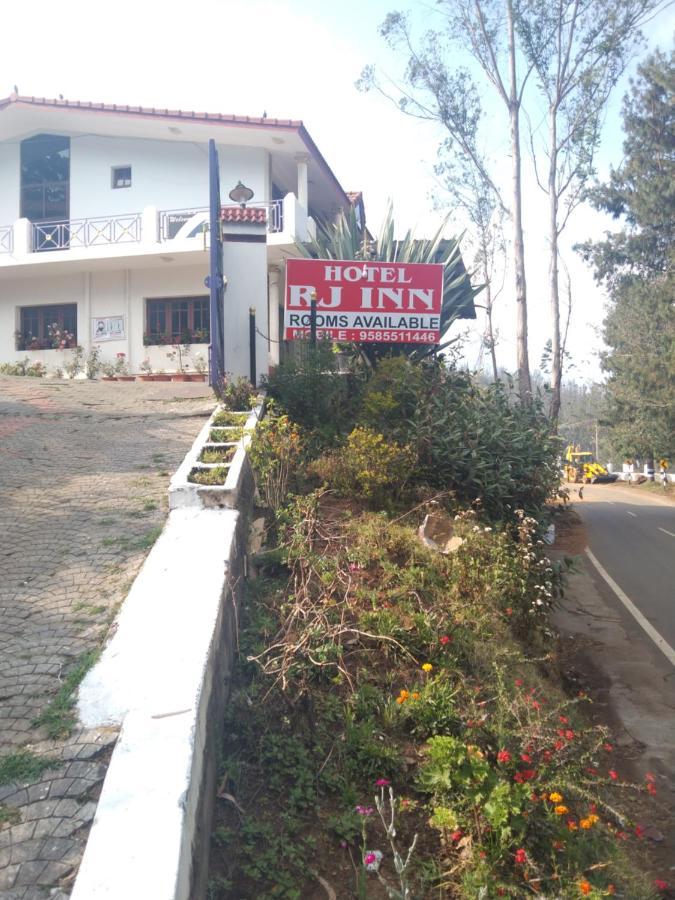 R J Hotel 2*