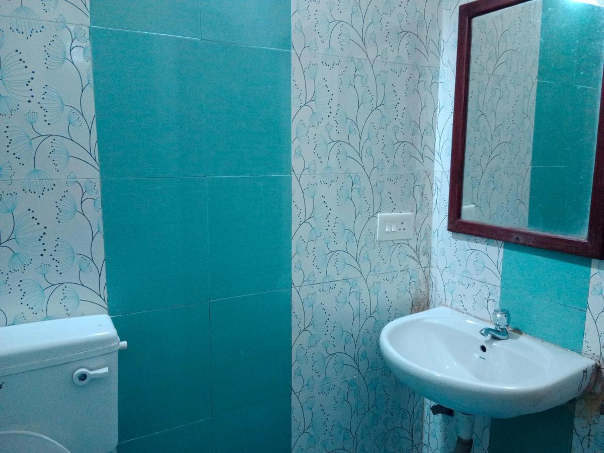 R J Hotel 2*