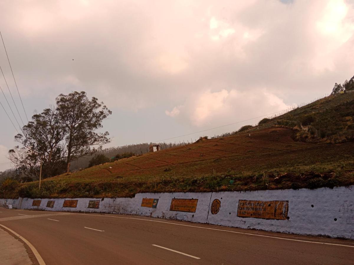R J 2* Ooty