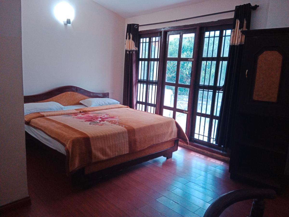 R J Hotel