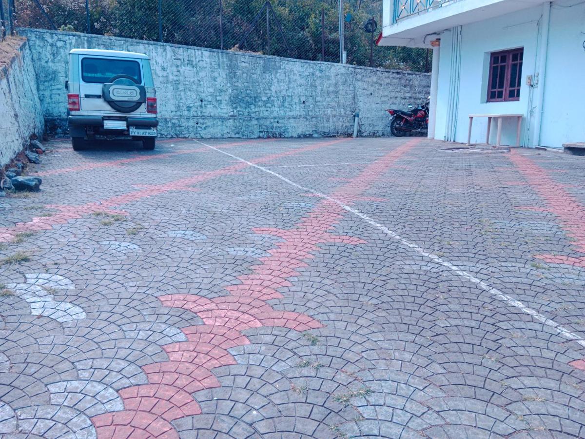 Hotel R J Ooty