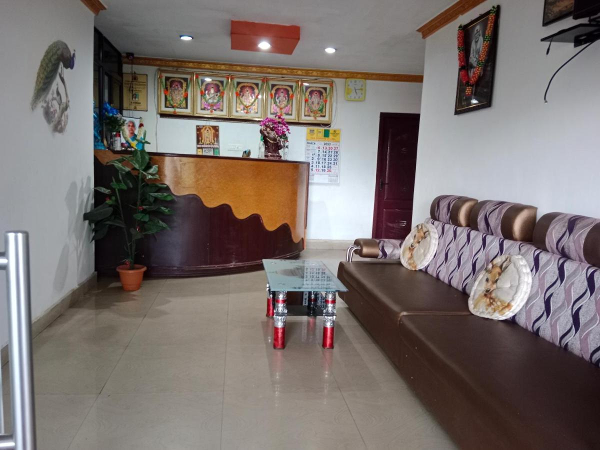 R J Hotel
