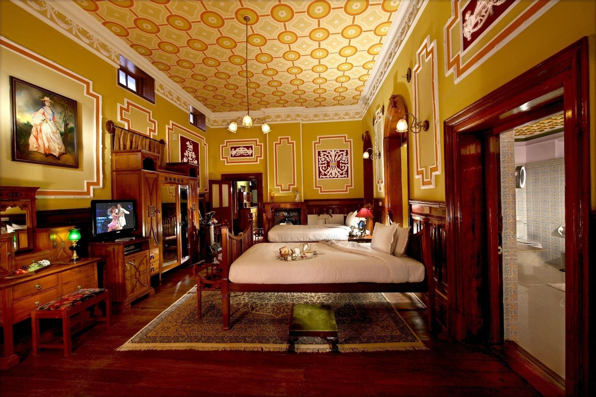Welcomheritage Fernhills Royal Palace Hotel 3*