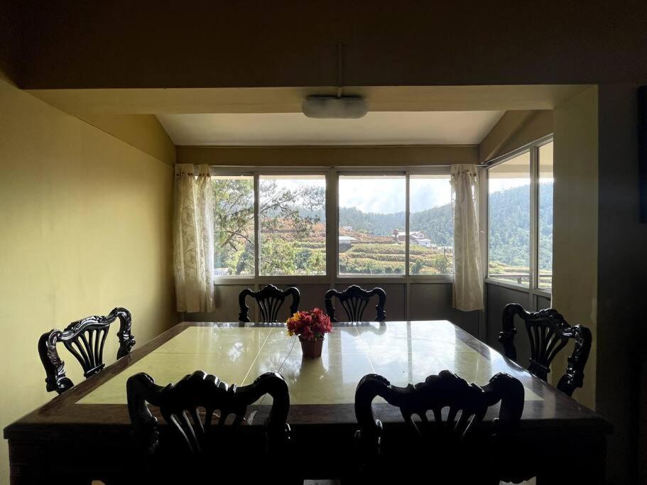 Villa Rustic 3-br W/ Front & Back Yards In The Mountains