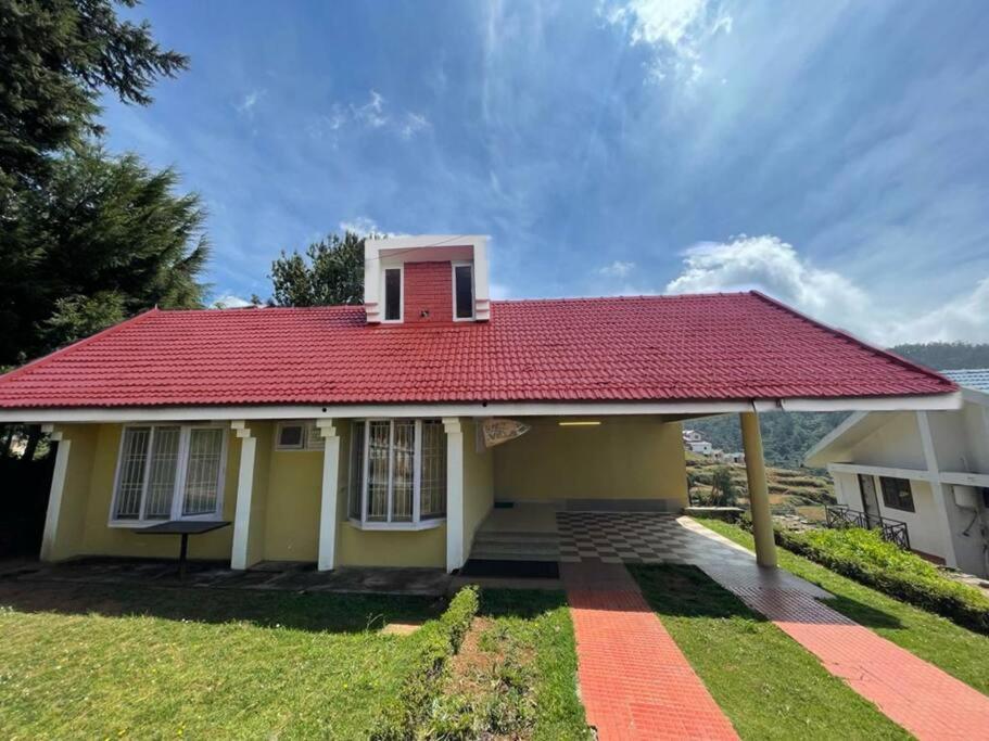 Villa Rustic 3-br W/ Front & Back Yards In The Mountains