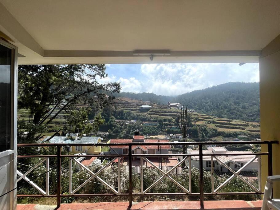 Villa Rustic 3-br W/ Front & Back Yards In The Mountains