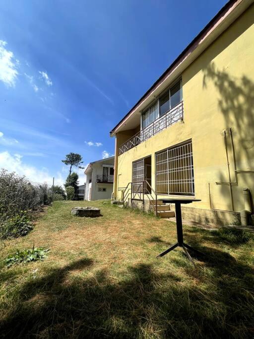 Rustic 3-br W/ Front & Back Yards In The Mountains Villa *