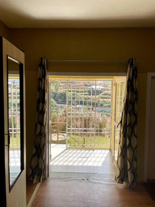 Villa Rustic 3-br W/ Front & Back Yards In The Mountains *
