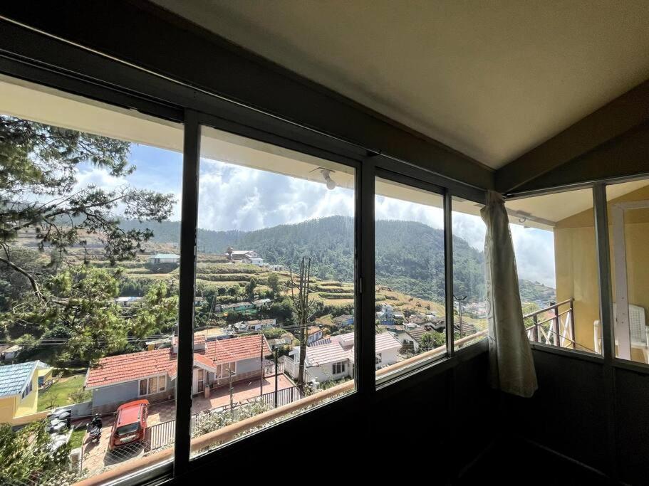 Rustic 3-br W/ Front & Back Yards In The Mountains Villa Ooty