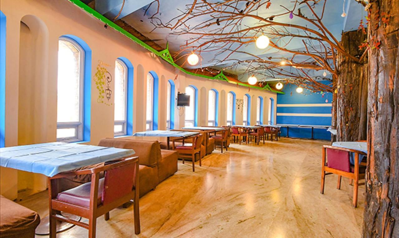 Hotel Fabhotel Khems Shoram Palace Road