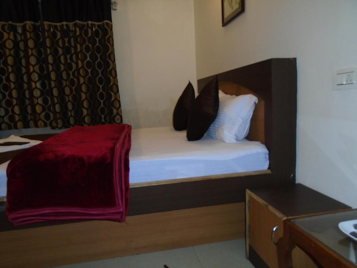 Lodge Cliff Residency Near Botanical Garden
