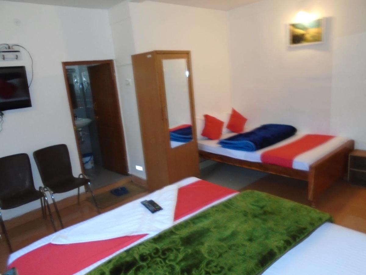 Lodge Cliff Residency Near Botanical Garden *