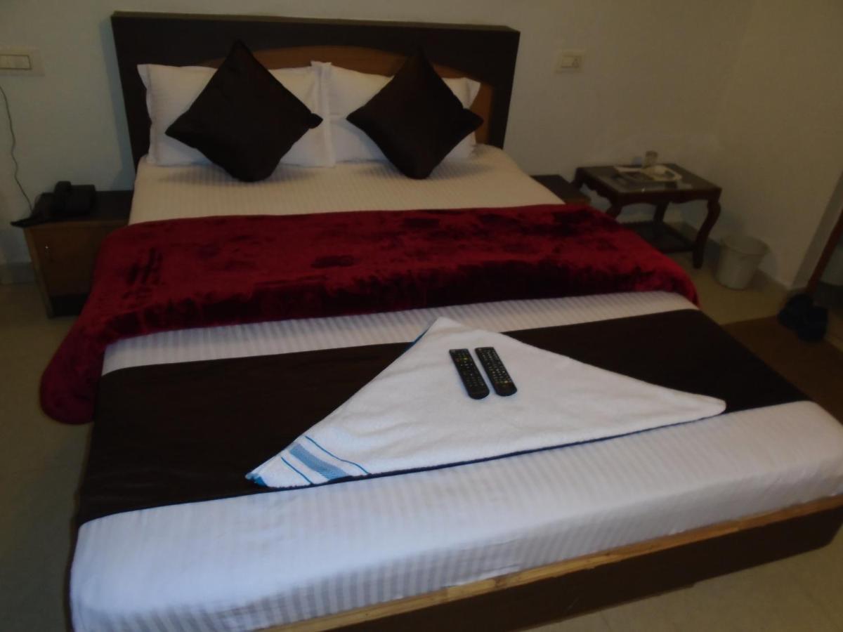 Lodge Cliff Residency Near Botanical Garden *